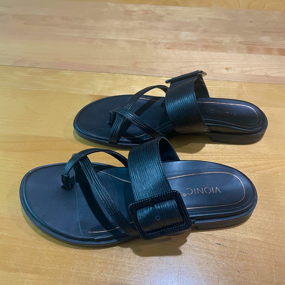 Vionic Black Toe Ring Slip On Sandals Size 7